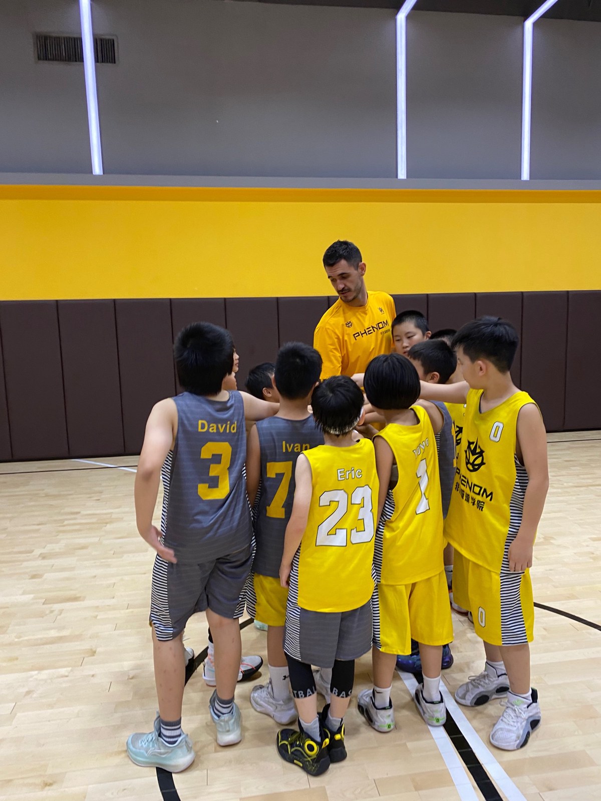 青少年篮球技巧组合训练
